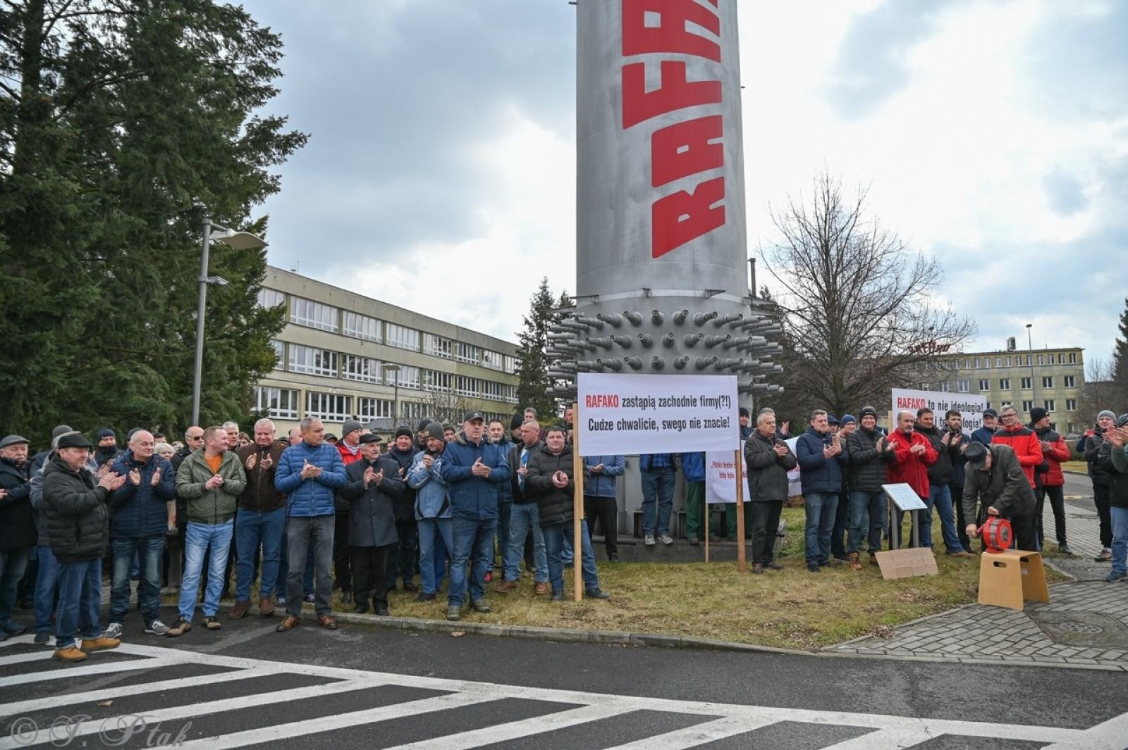 Zdjęcie w galerii na portalu naszraciborz.pl: Koniec Rafako. Tak ostatni pracownicy żegnają się ze spółką [WIDEO] wiadomości z regionu
