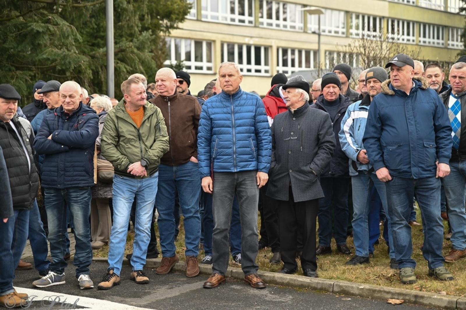 Zdjęcie w galerii na portalu naszraciborz.pl: Koniec Rafako. Tak ostatni pracownicy żegnają się ze spółką [WIDEO] wiadomości z regionu