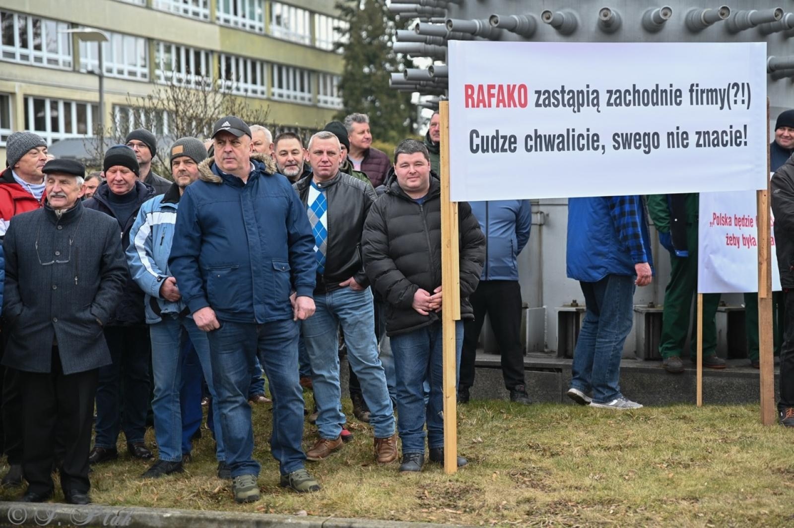 Zdjęcie w galerii na portalu naszraciborz.pl: Koniec Rafako. Tak ostatni pracownicy żegnają się ze spółką [WIDEO] wiadomości z regionu