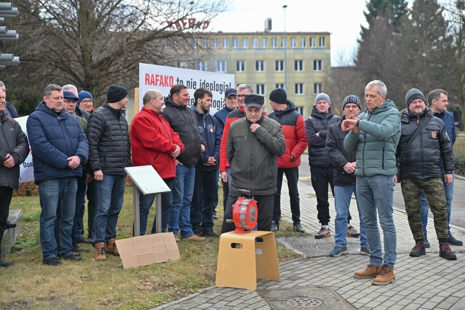 Zdjęcie w galerii na portalu naszraciborz.pl: Koniec Rafako. Tak ostatni pracownicy żegnają się ze spółką [WIDEO] wiadomości z regionu