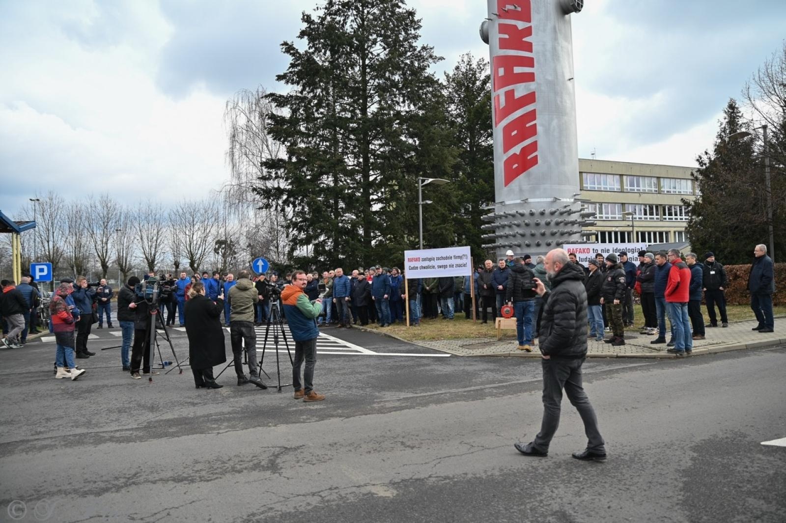 Zdjęcie w galerii na portalu naszraciborz.pl: Koniec Rafako. Tak ostatni pracownicy żegnają się ze spółką [WIDEO] wiadomości z regionu