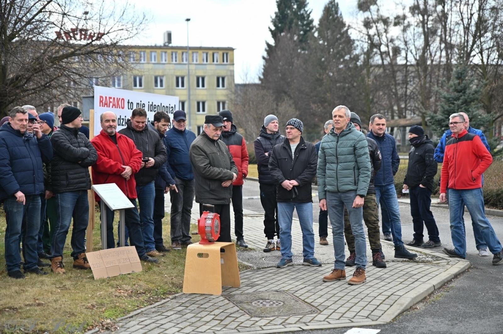 Zdjęcie w galerii na portalu naszraciborz.pl: Koniec Rafako. Tak ostatni pracownicy żegnają się ze spółką [WIDEO] wiadomości z regionu