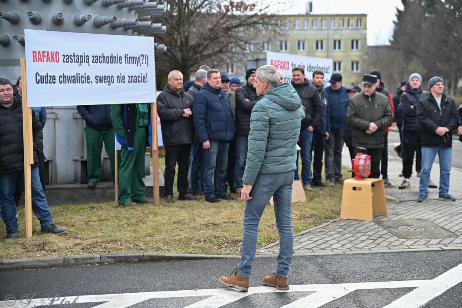 Zdjęcie w galerii na portalu naszraciborz.pl: Koniec Rafako. Tak ostatni pracownicy żegnają się ze spółką [WIDEO] wiadomości z regionu