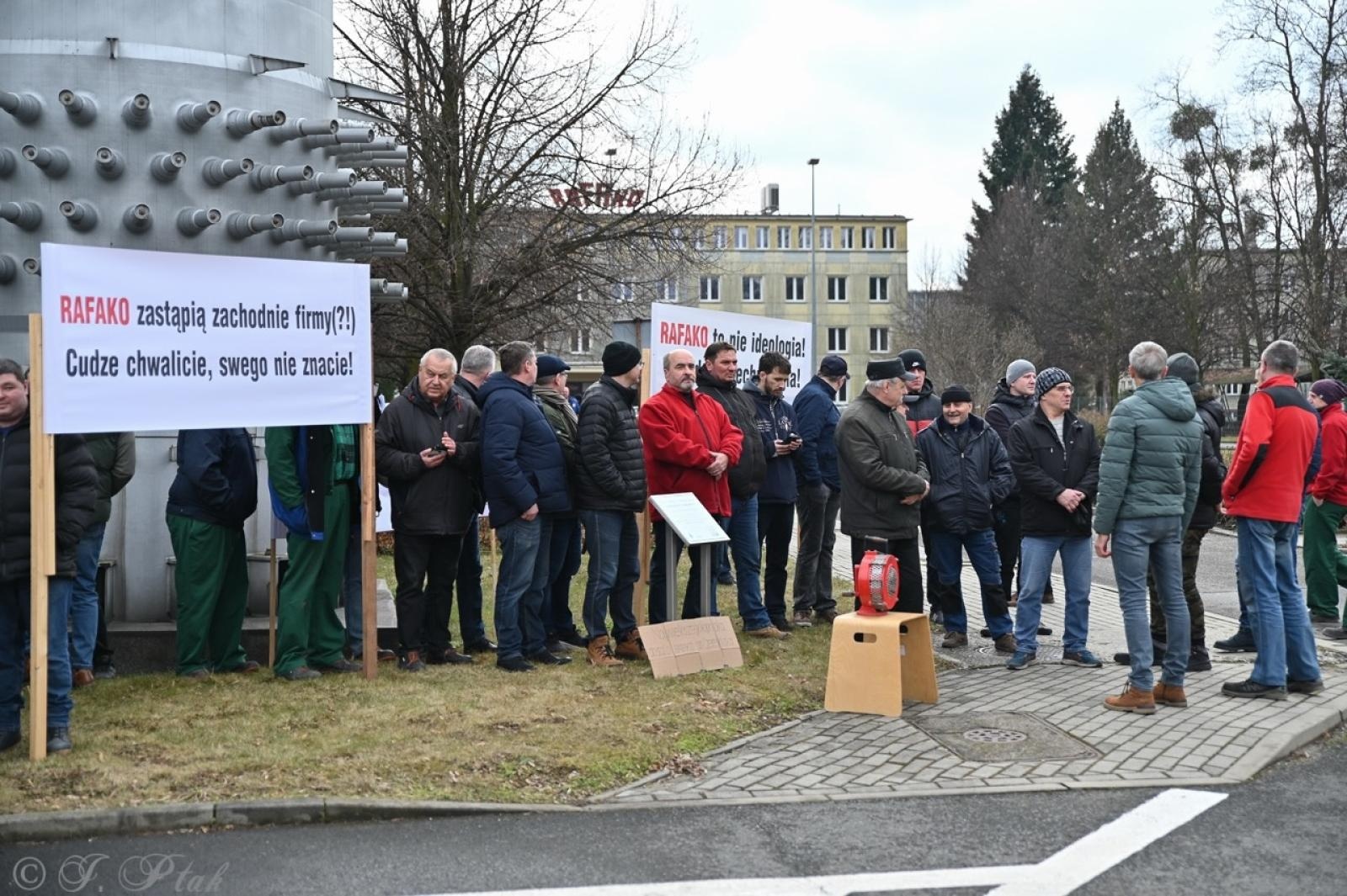 Zdjęcie w galerii na portalu naszraciborz.pl: Koniec Rafako. Tak ostatni pracownicy żegnają się ze spółką [WIDEO] wiadomości z regionu