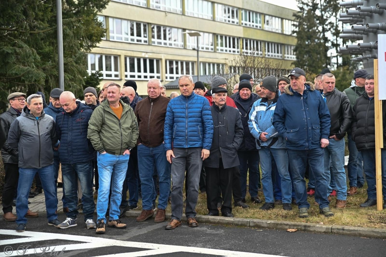 Zdjęcie w galerii na portalu naszraciborz.pl: Koniec Rafako. Tak ostatni pracownicy żegnają się ze spółką [WIDEO] wiadomości z regionu