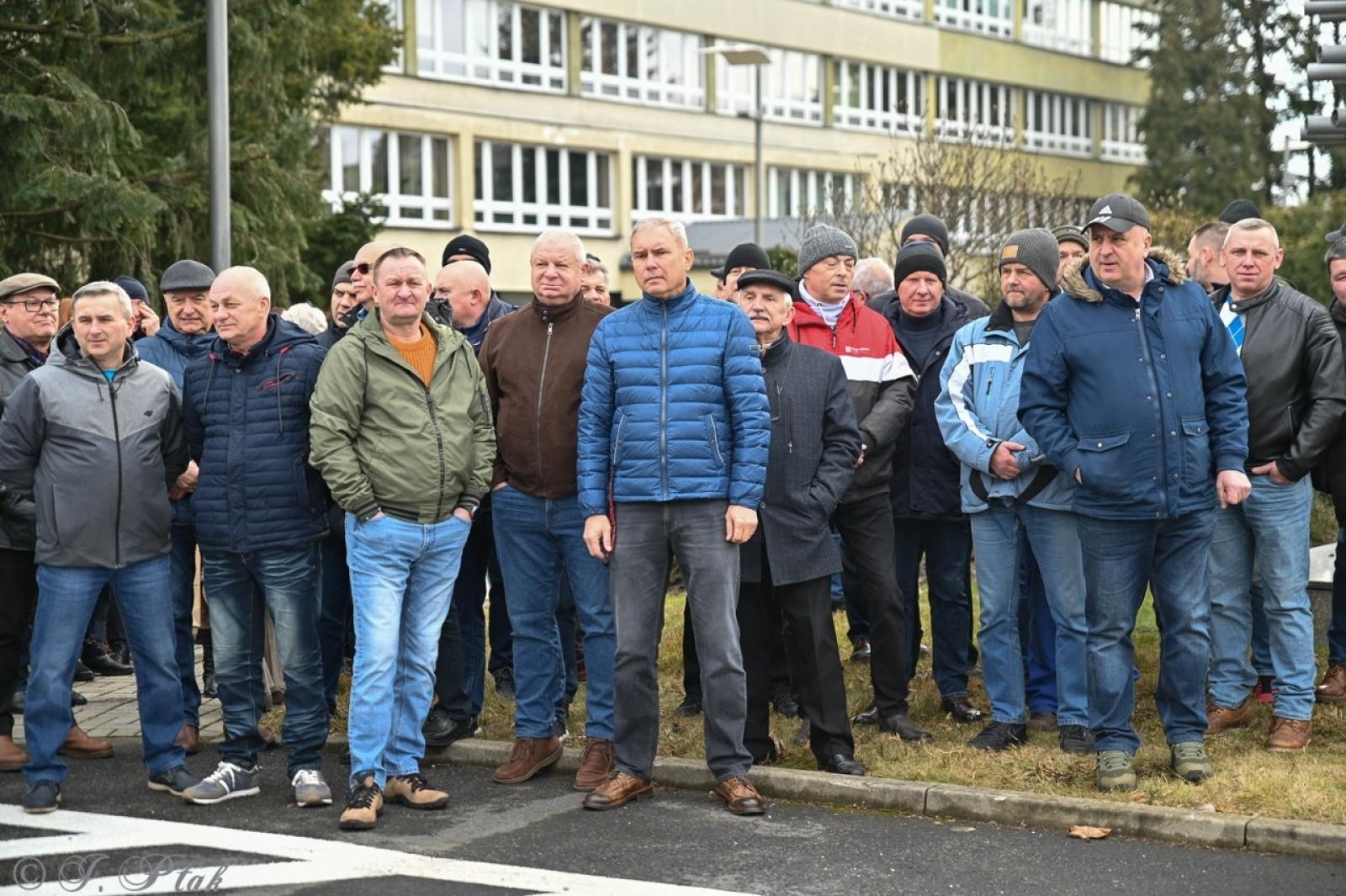 Zdjęcie w galerii na portalu naszraciborz.pl: Koniec Rafako. Tak ostatni pracownicy żegnają się ze spółką [WIDEO] wiadomości z regionu