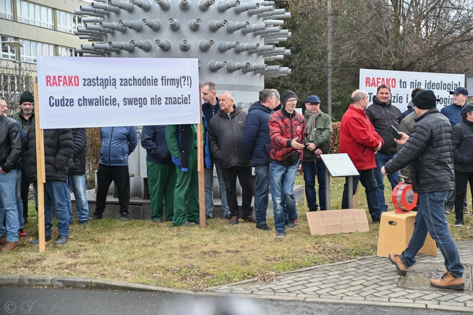 Zdjęcie w galerii na portalu naszraciborz.pl: Koniec Rafako. Tak ostatni pracownicy żegnają się ze spółką [WIDEO] wiadomości z regionu
