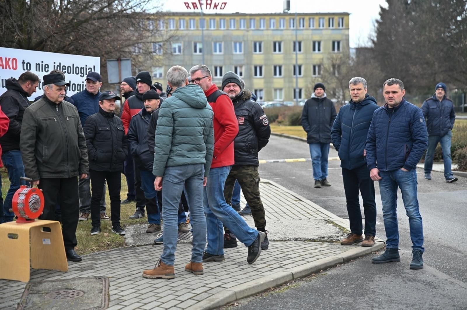 Zdjęcie w galerii na portalu naszraciborz.pl: Koniec Rafako. Tak ostatni pracownicy żegnają się ze spółką [WIDEO] wiadomości z regionu