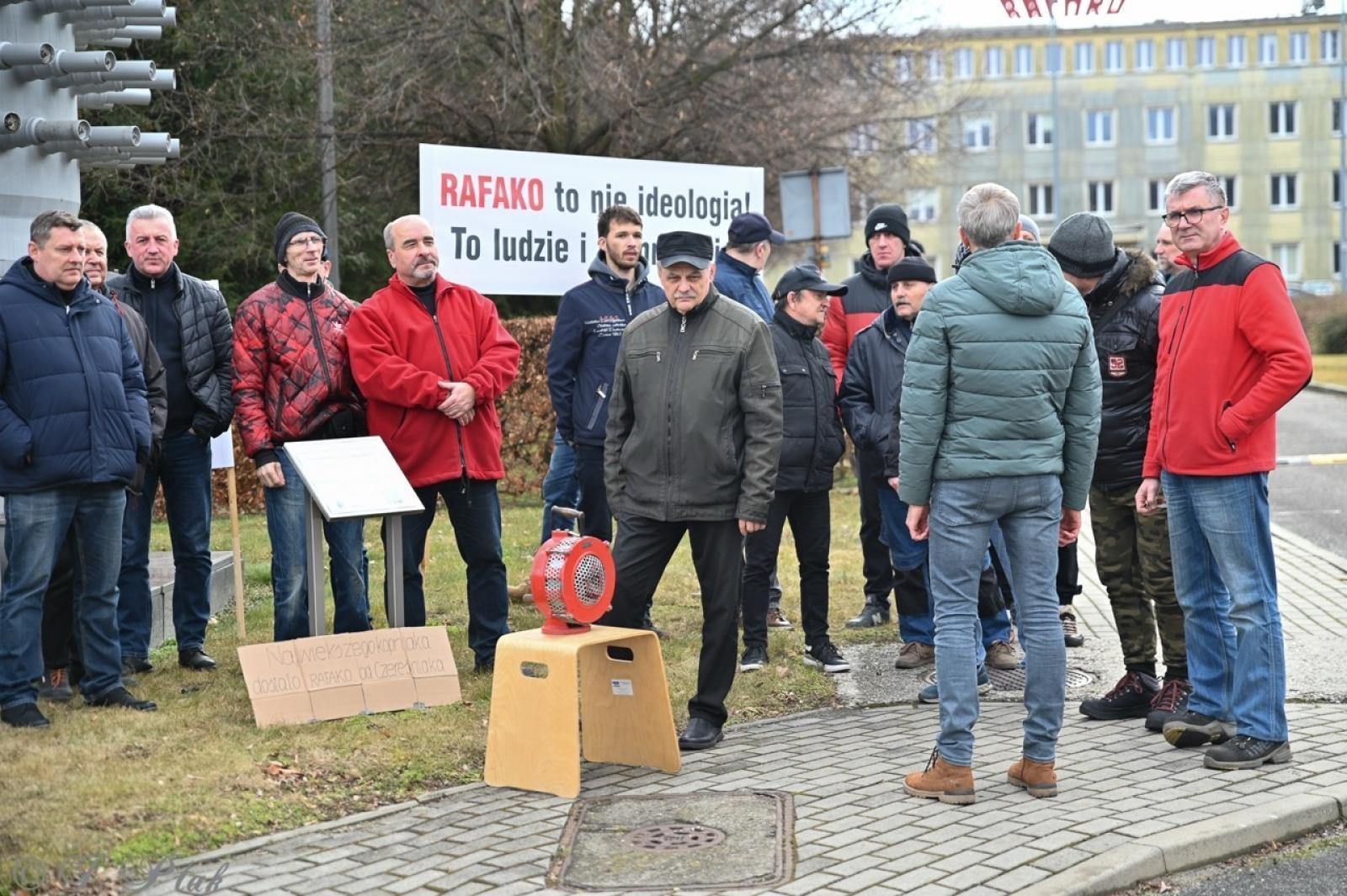 Zdjęcie w galerii na portalu naszraciborz.pl: Koniec Rafako. Tak ostatni pracownicy żegnają się ze spółką [WIDEO] wiadomości z regionu