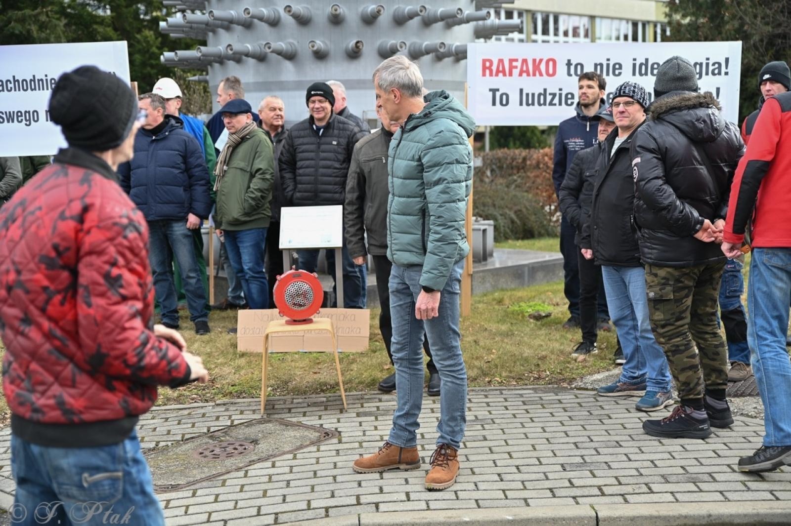 Zdjęcie w galerii na portalu naszraciborz.pl: Koniec Rafako. Tak ostatni pracownicy żegnają się ze spółką [WIDEO] wiadomości z regionu