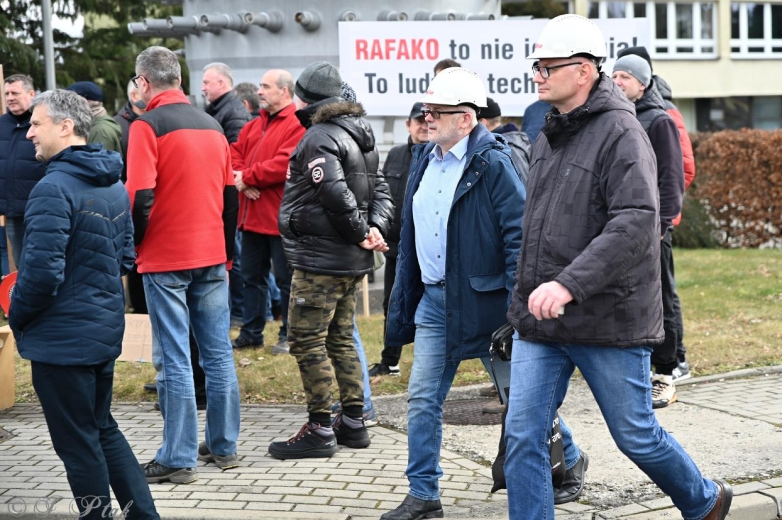 Zdjęcie w galerii na portalu naszraciborz.pl: Koniec Rafako. Tak ostatni pracownicy żegnają się ze spółką [WIDEO] wiadomości z regionu