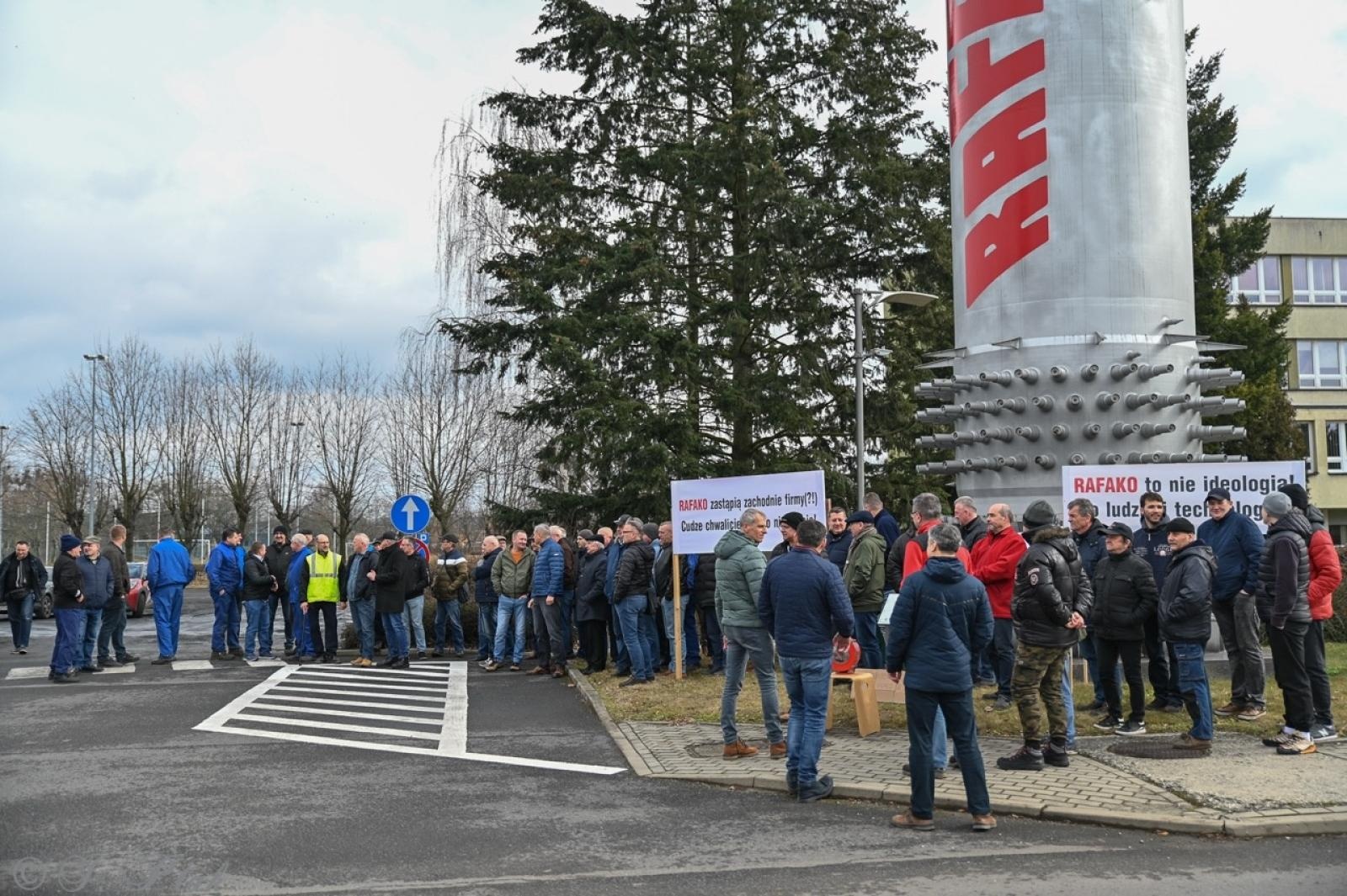 Zdjęcie w galerii na portalu naszraciborz.pl: Koniec Rafako. Tak ostatni pracownicy żegnają się ze spółką [WIDEO] wiadomości z regionu