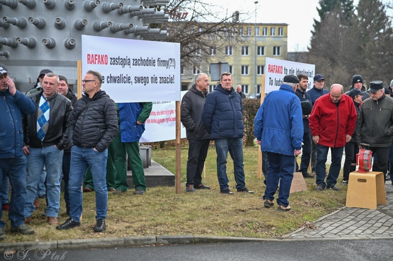 Zdjęcie w galerii na portalu naszraciborz.pl: Koniec Rafako. Tak ostatni pracownicy żegnają się ze spółką [WIDEO] wiadomości z regionu