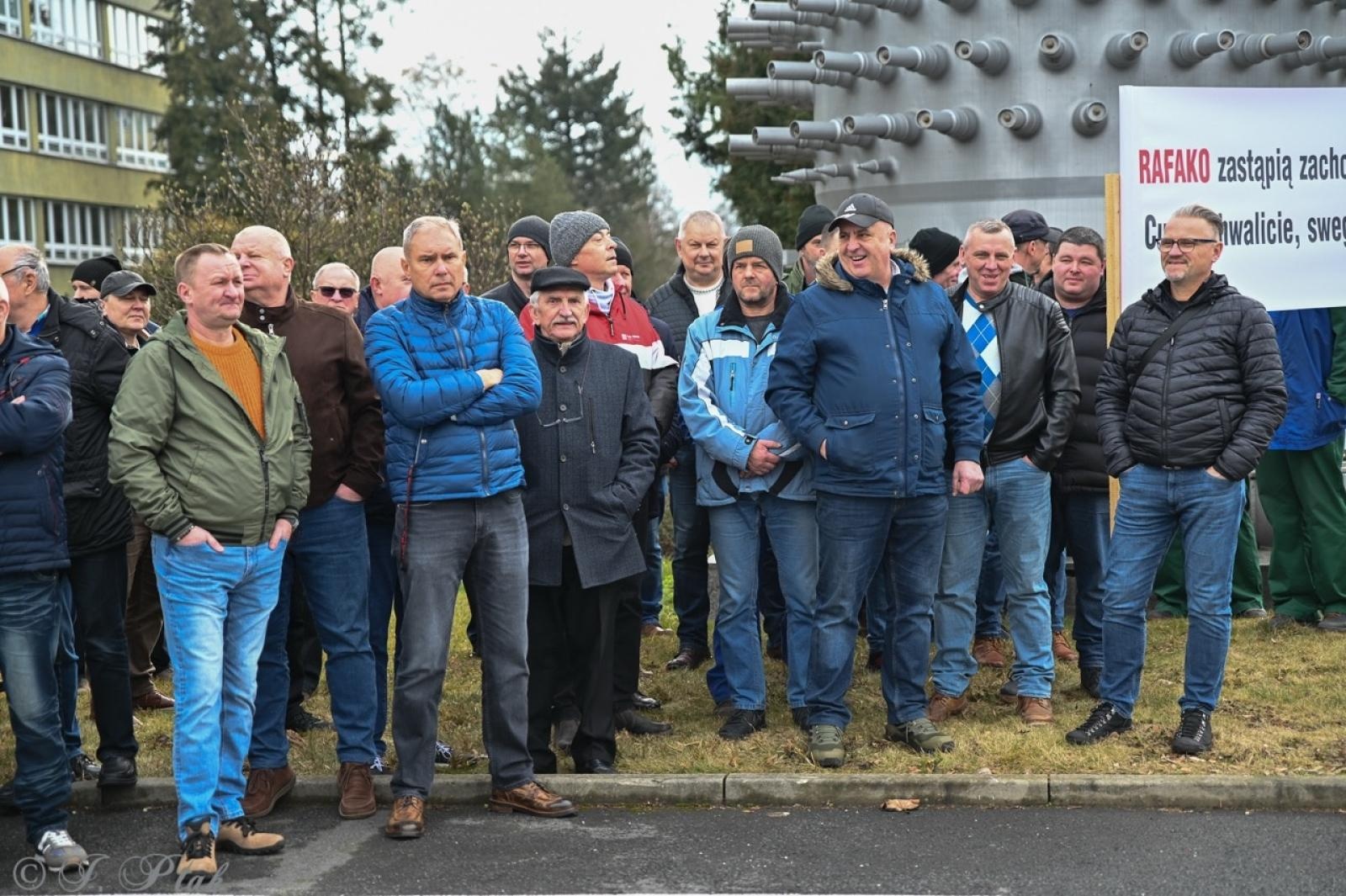 Zdjęcie w galerii na portalu naszraciborz.pl: Koniec Rafako. Tak ostatni pracownicy żegnają się ze spółką [WIDEO] wiadomości z regionu