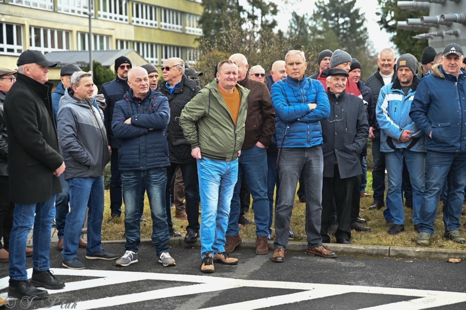 Zdjęcie w galerii na portalu naszraciborz.pl: Koniec Rafako. Tak ostatni pracownicy żegnają się ze spółką [WIDEO] wiadomości z regionu