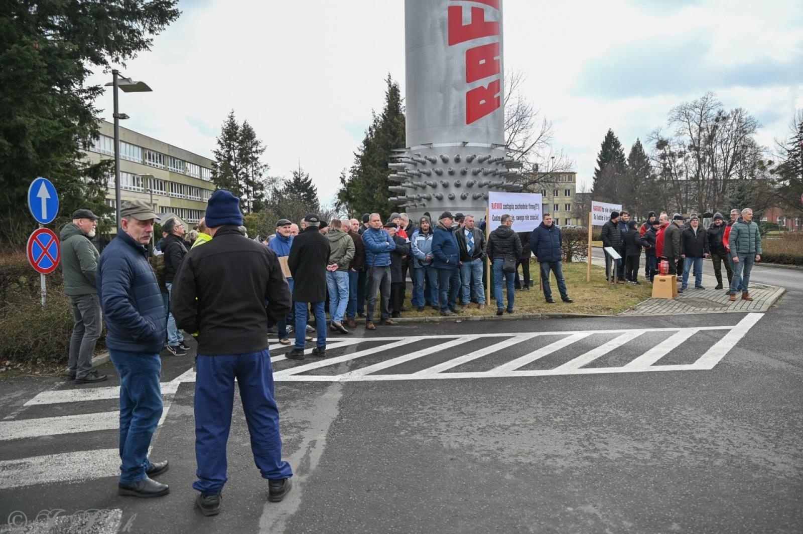 Zdjęcie w galerii na portalu naszraciborz.pl: Koniec Rafako. Tak ostatni pracownicy żegnają się ze spółką [WIDEO] wiadomości z regionu