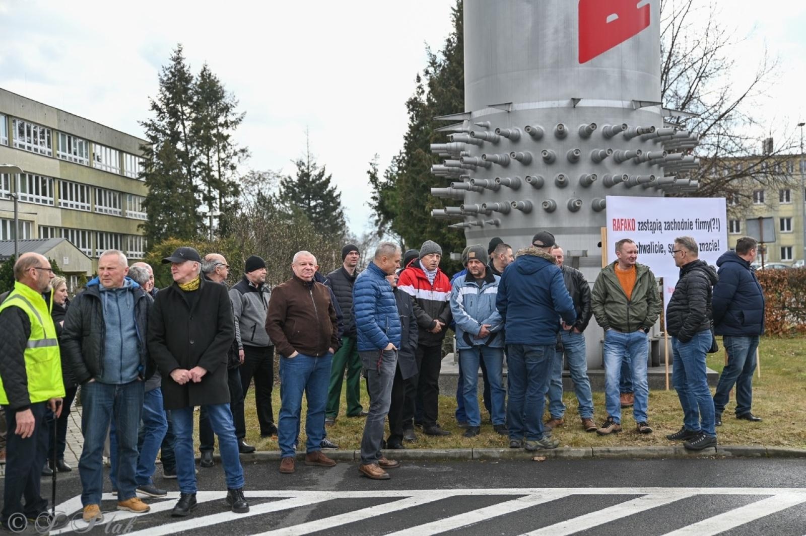Zdjęcie w galerii na portalu naszraciborz.pl: Koniec Rafako. Tak ostatni pracownicy żegnają się ze spółką [WIDEO] wiadomości z regionu