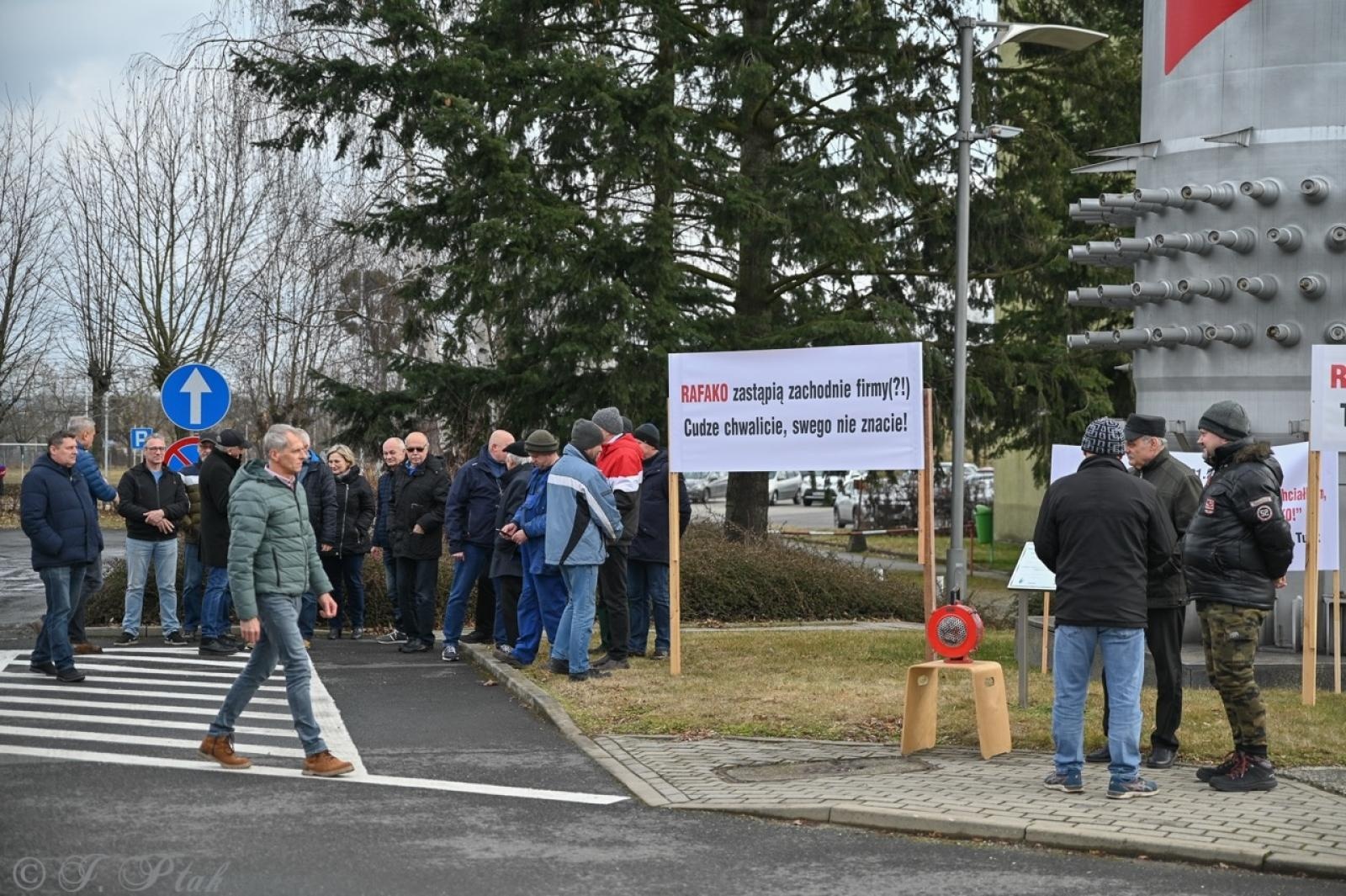 Zdjęcie w galerii na portalu naszraciborz.pl: Koniec Rafako. Tak ostatni pracownicy żegnają się ze spółką [WIDEO] wiadomości z regionu