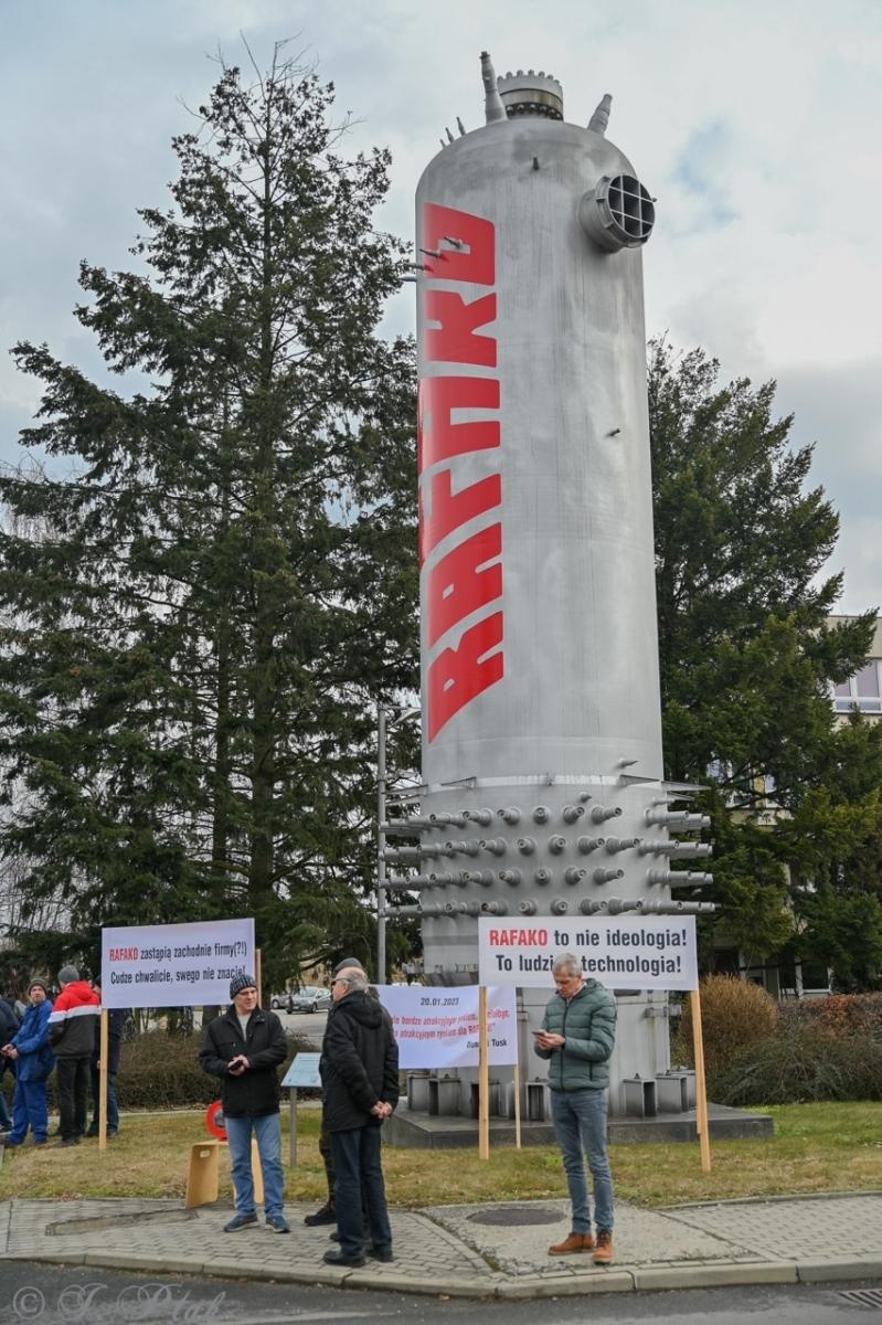 Zdjęcie w galerii na portalu naszraciborz.pl: Koniec Rafako. Tak ostatni pracownicy żegnają się ze spółką [WIDEO] wiadomości z regionu