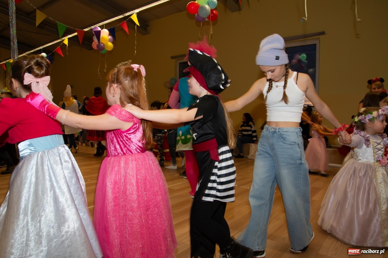 Zdjęcie w galerii na portalu naszraciborz.pl: Wielki dziecięcy bal karnawałowy w Pietrowicach Wielkich [FOTO i WIDEO] wiadomości z regionu