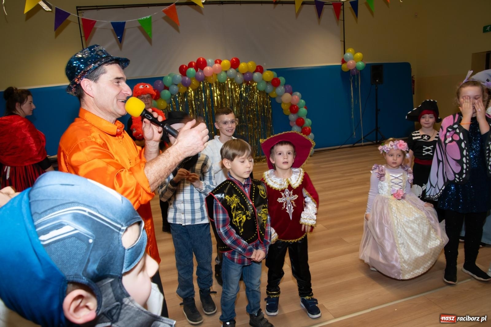 Zdjęcie w galerii na portalu naszraciborz.pl: Wielki dziecięcy bal karnawałowy w Pietrowicach Wielkich [FOTO i WIDEO] wiadomości z regionu