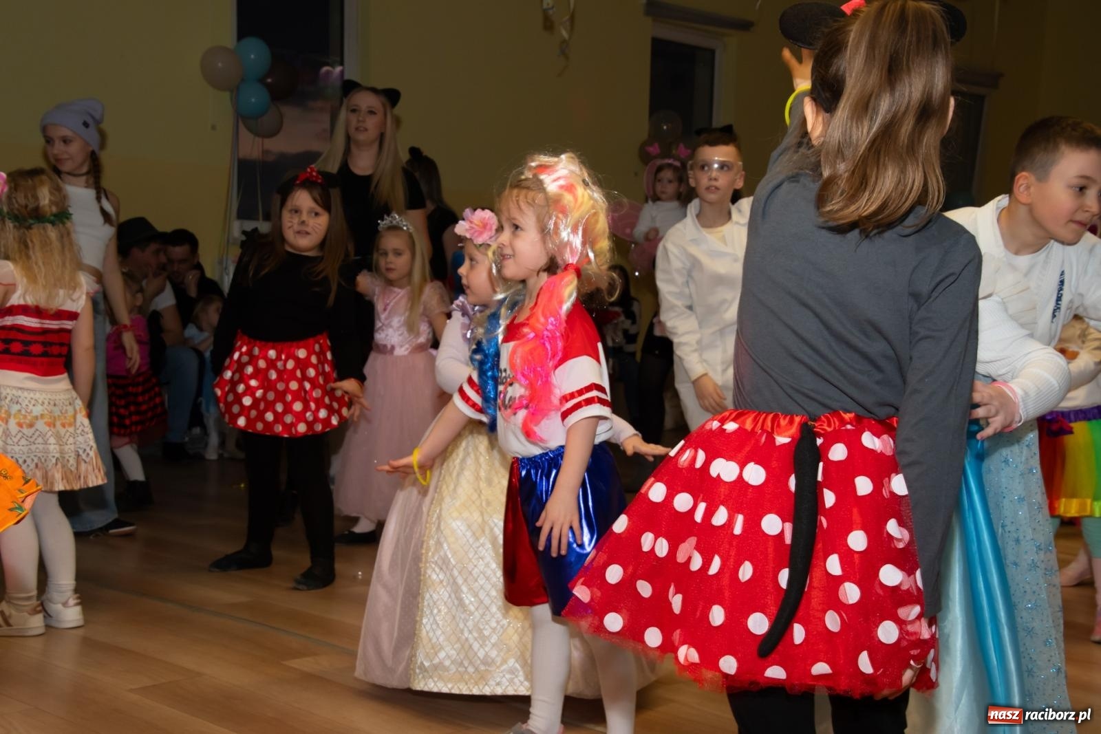 Zdjęcie w galerii na portalu naszraciborz.pl: Wielki dziecięcy bal karnawałowy w Pietrowicach Wielkich [FOTO i WIDEO] wiadomości z regionu