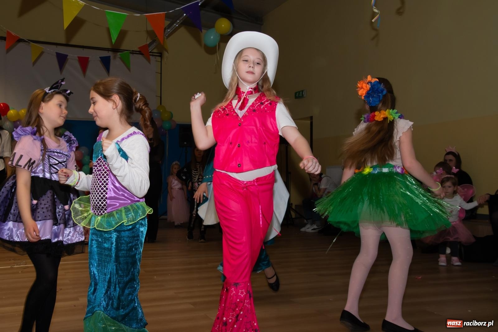 Zdjęcie w galerii na portalu naszraciborz.pl: Wielki dziecięcy bal karnawałowy w Pietrowicach Wielkich [FOTO i WIDEO] wiadomości z regionu