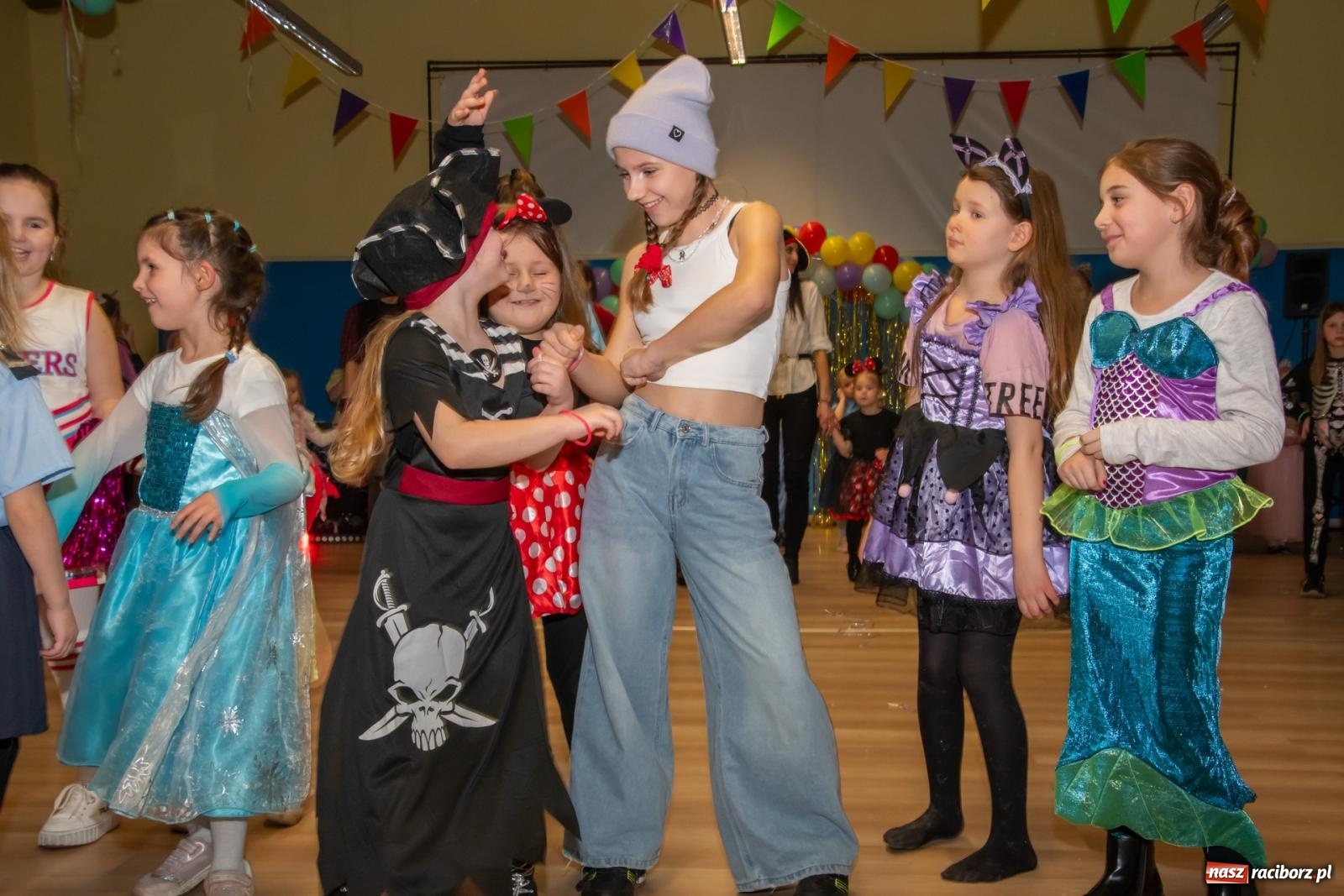 Zdjęcie w galerii na portalu naszraciborz.pl: Wielki dziecięcy bal karnawałowy w Pietrowicach Wielkich [FOTO i WIDEO] wiadomości z regionu