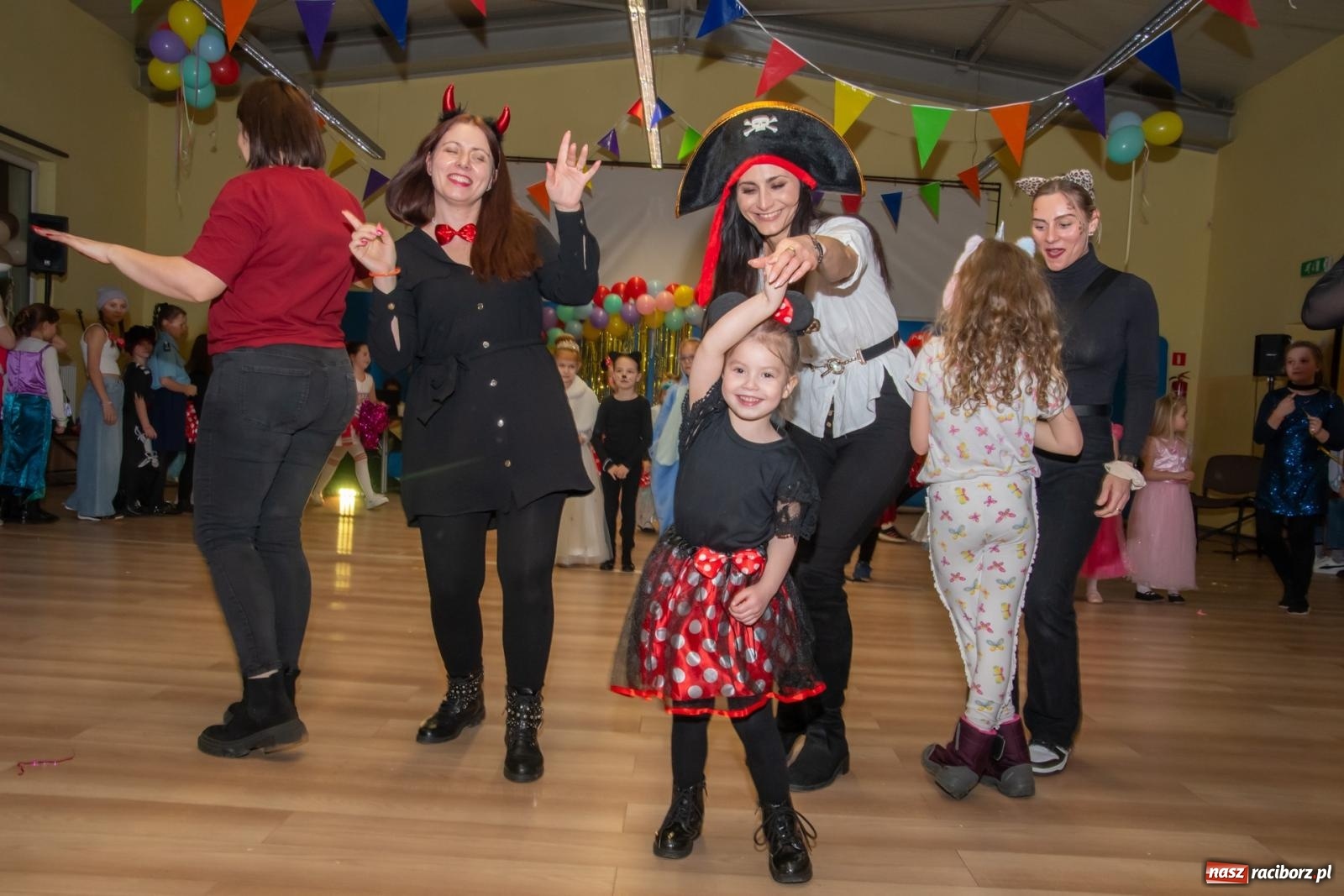 Zdjęcie w galerii na portalu naszraciborz.pl: Wielki dziecięcy bal karnawałowy w Pietrowicach Wielkich [FOTO i WIDEO] wiadomości z regionu