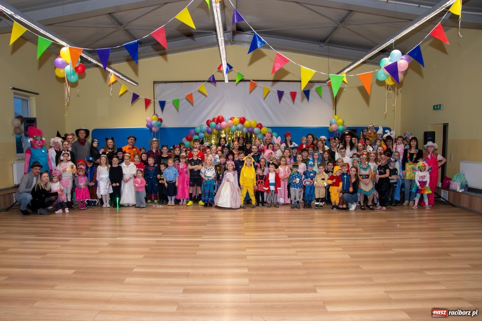 Zdjęcie w galerii na portalu naszraciborz.pl: Wielki dziecięcy bal karnawałowy w Pietrowicach Wielkich [FOTO i WIDEO] wiadomości z regionu