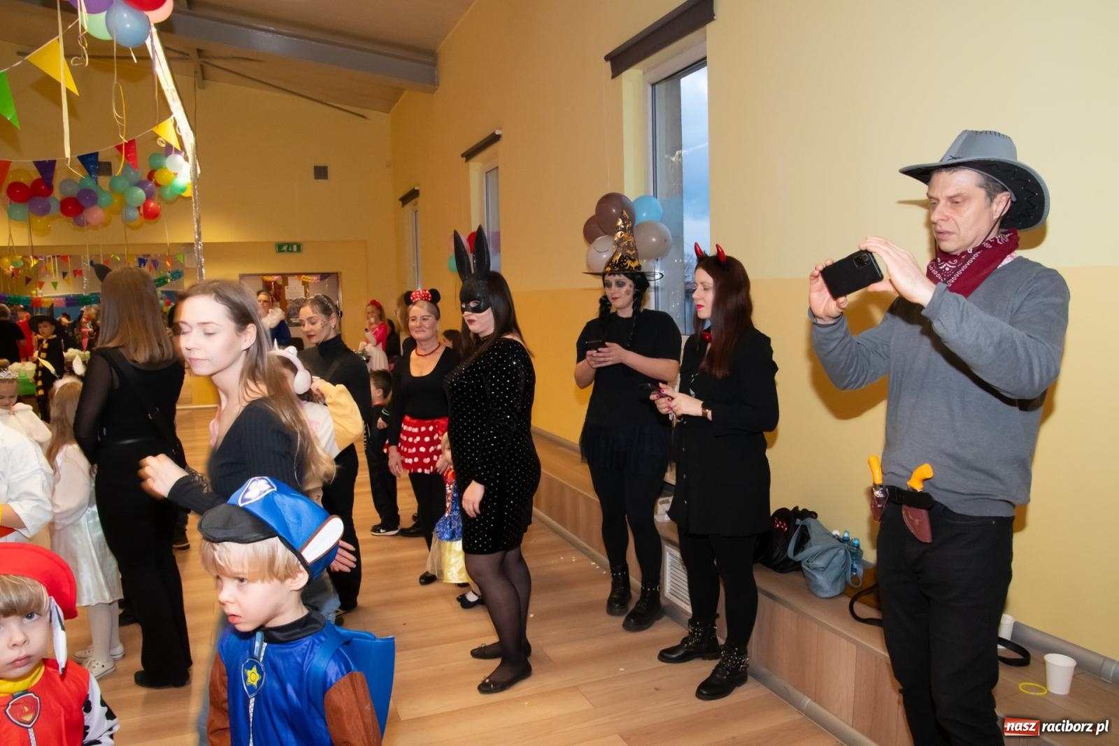 Zdjęcie w galerii na portalu naszraciborz.pl: Wielki dziecięcy bal karnawałowy w Pietrowicach Wielkich [FOTO i WIDEO] wiadomości z regionu