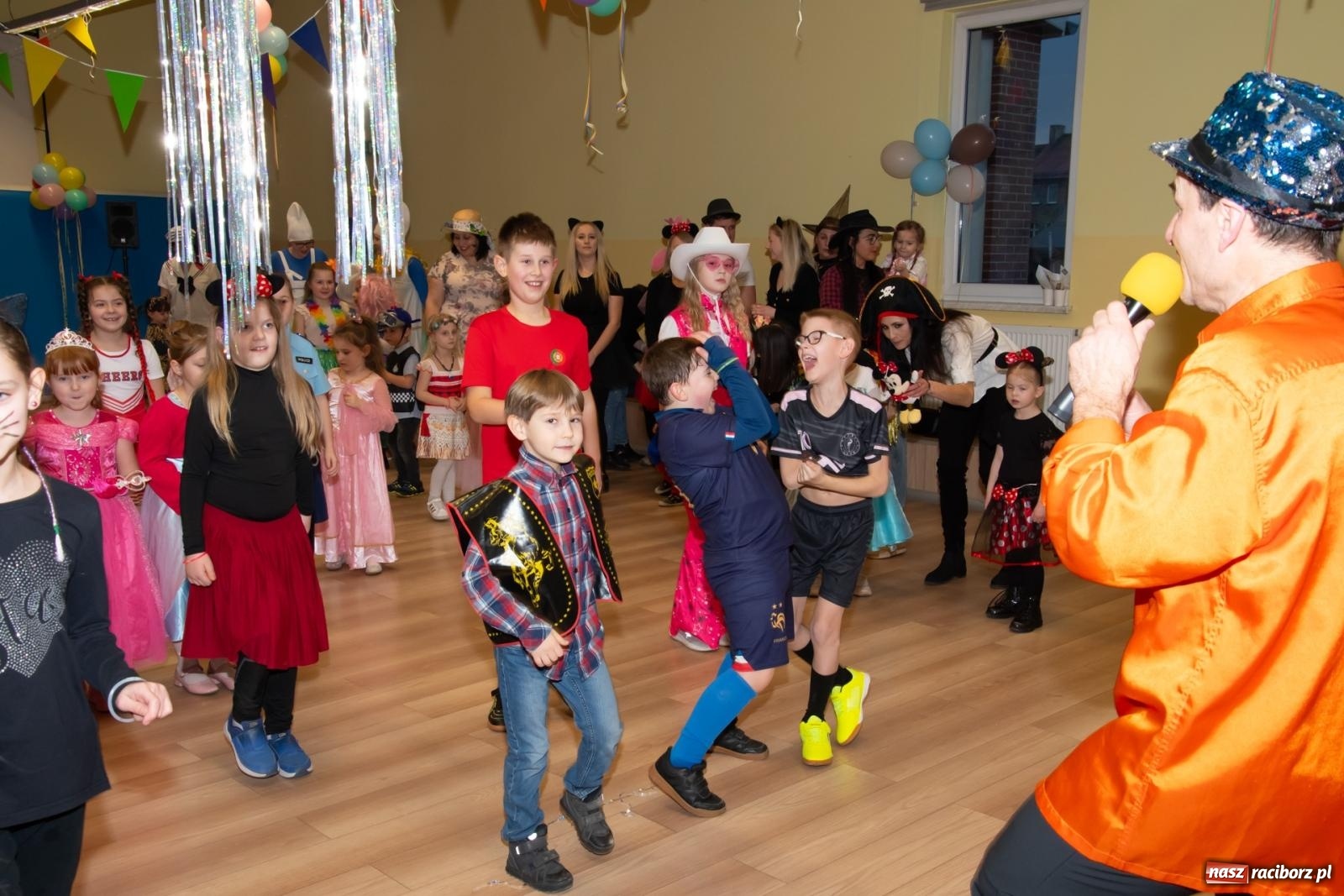Zdjęcie w galerii na portalu naszraciborz.pl: Wielki dziecięcy bal karnawałowy w Pietrowicach Wielkich [FOTO i WIDEO] wiadomości z regionu