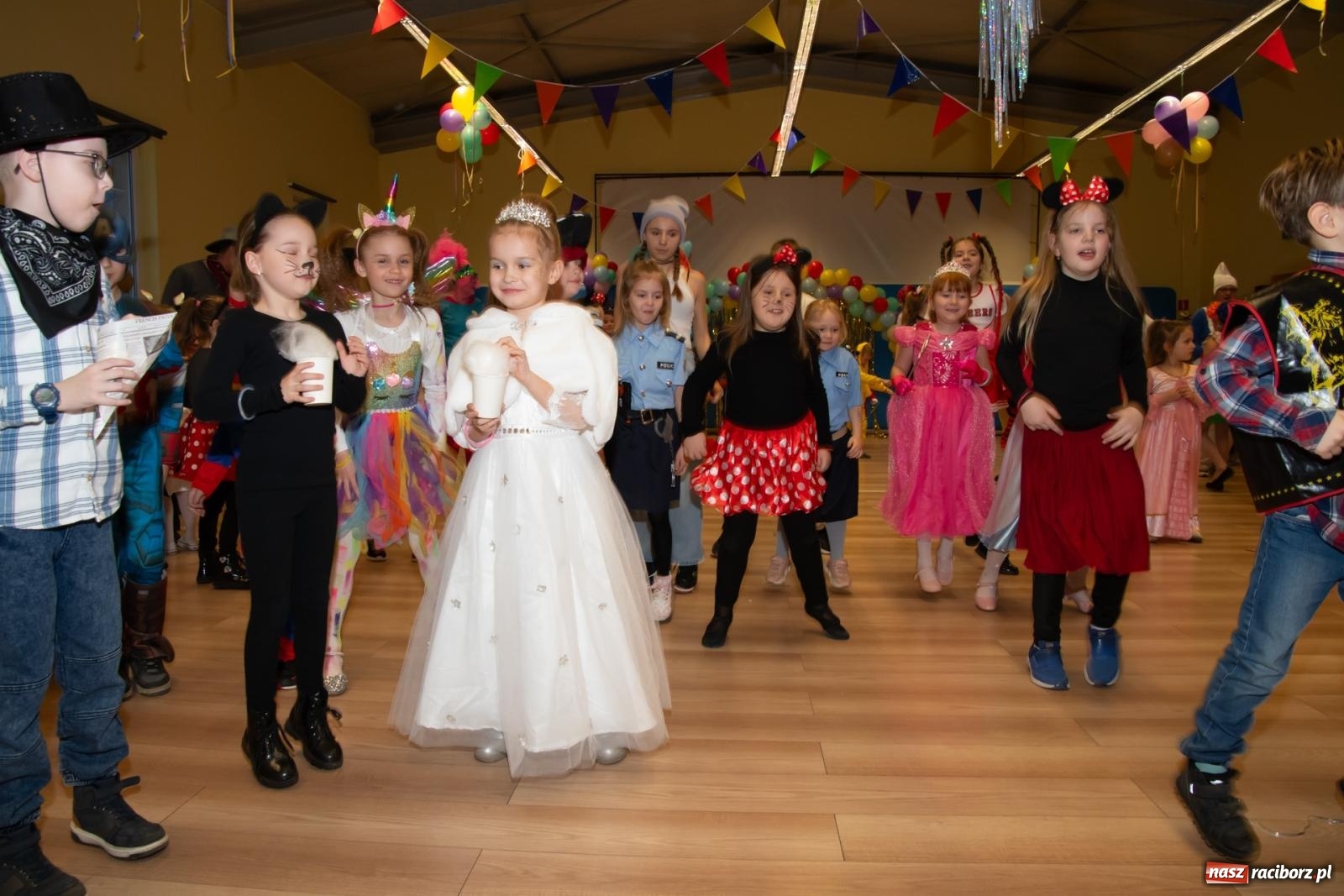 Zdjęcie w galerii na portalu naszraciborz.pl: Wielki dziecięcy bal karnawałowy w Pietrowicach Wielkich [FOTO i WIDEO] wiadomości z regionu