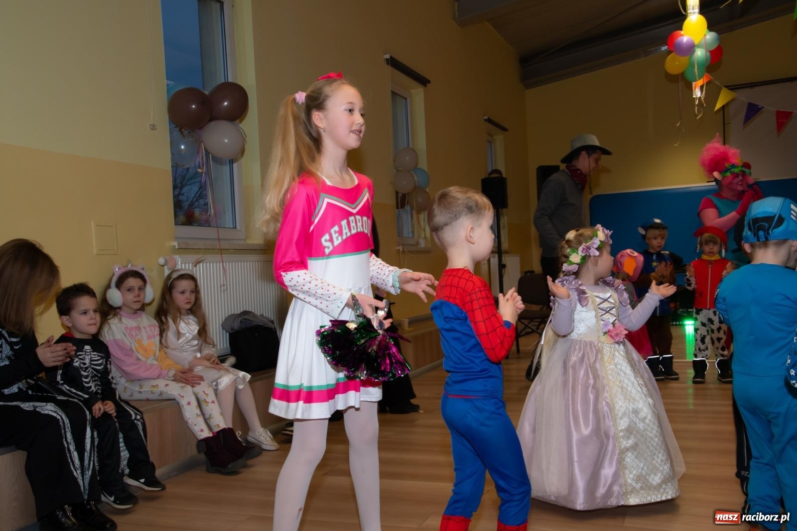 Zdjęcie w galerii na portalu naszraciborz.pl: Wielki dziecięcy bal karnawałowy w Pietrowicach Wielkich [FOTO i WIDEO] wiadomości z regionu