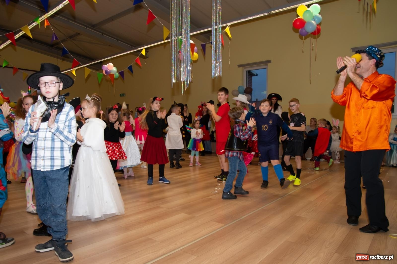 Zdjęcie w galerii na portalu naszraciborz.pl: Wielki dziecięcy bal karnawałowy w Pietrowicach Wielkich [FOTO i WIDEO] wiadomości z regionu