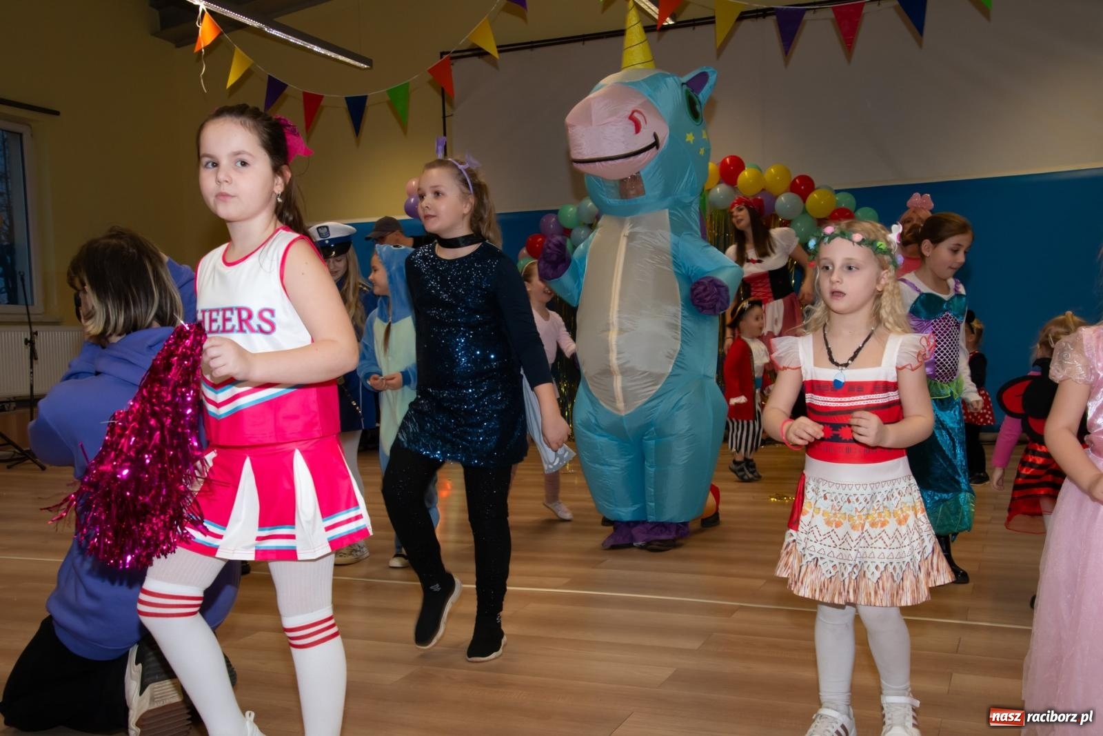 Zdjęcie w galerii na portalu naszraciborz.pl: Wielki dziecięcy bal karnawałowy w Pietrowicach Wielkich [FOTO i WIDEO] wiadomości z regionu