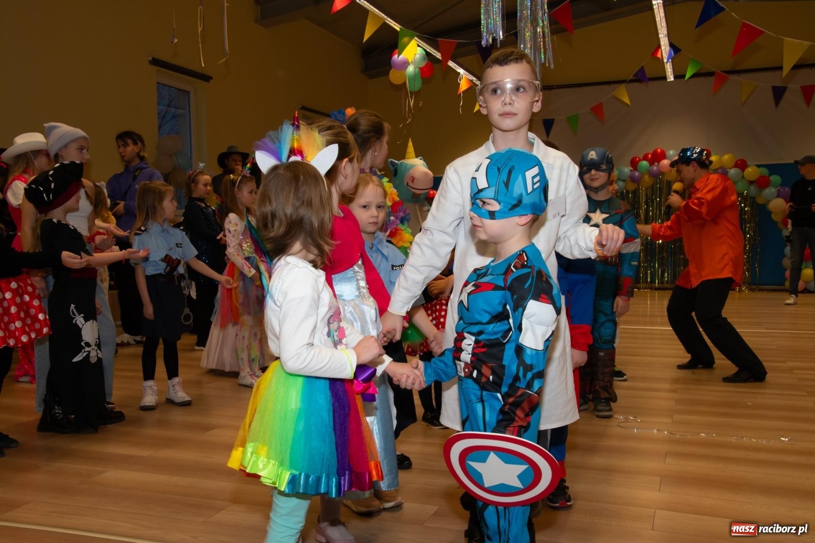 Zdjęcie w galerii na portalu naszraciborz.pl: Wielki dziecięcy bal karnawałowy w Pietrowicach Wielkich [FOTO i WIDEO] wiadomości z regionu