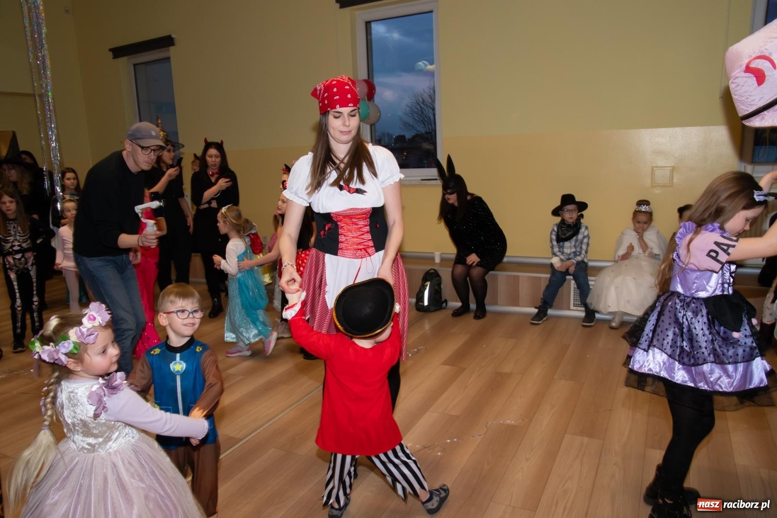 Zdjęcie w galerii na portalu naszraciborz.pl: Wielki dziecięcy bal karnawałowy w Pietrowicach Wielkich [FOTO i WIDEO] wiadomości z regionu