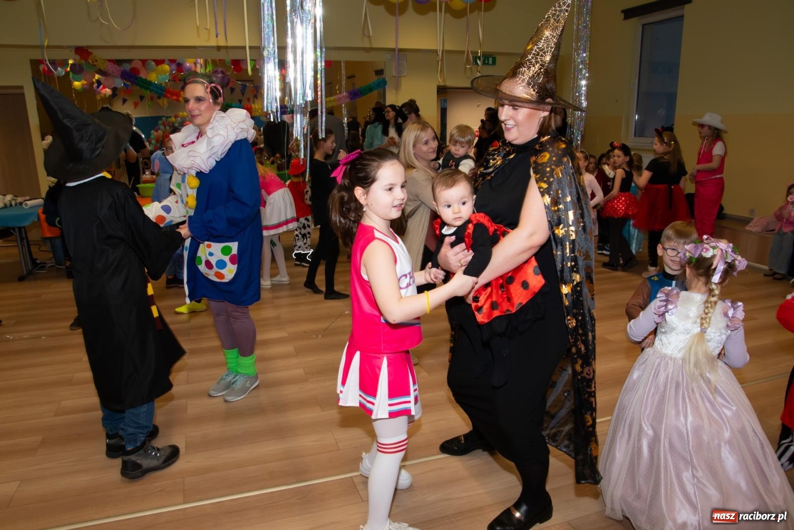 Zdjęcie w galerii na portalu naszraciborz.pl: Wielki dziecięcy bal karnawałowy w Pietrowicach Wielkich [FOTO i WIDEO] wiadomości z regionu