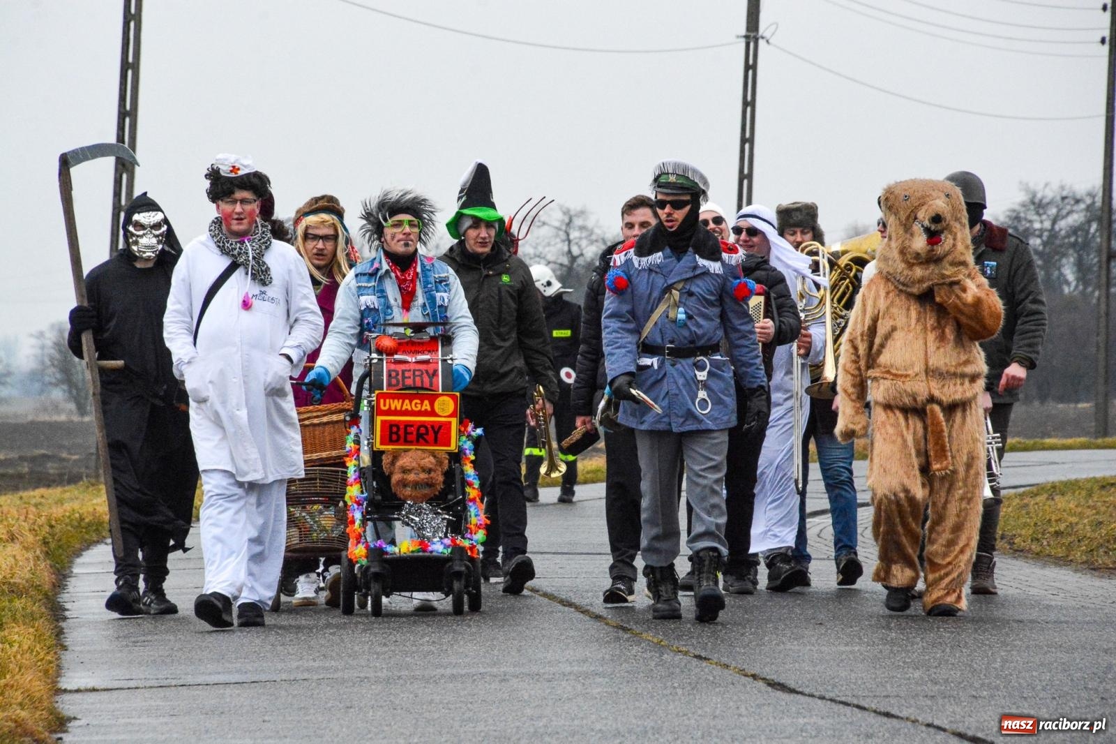 Zdjęcie w galerii na portalu naszraciborz.pl: Bery z parafii Sławików żegnają karnawał [FOTO i WIDEO] wiadomości z regionu
