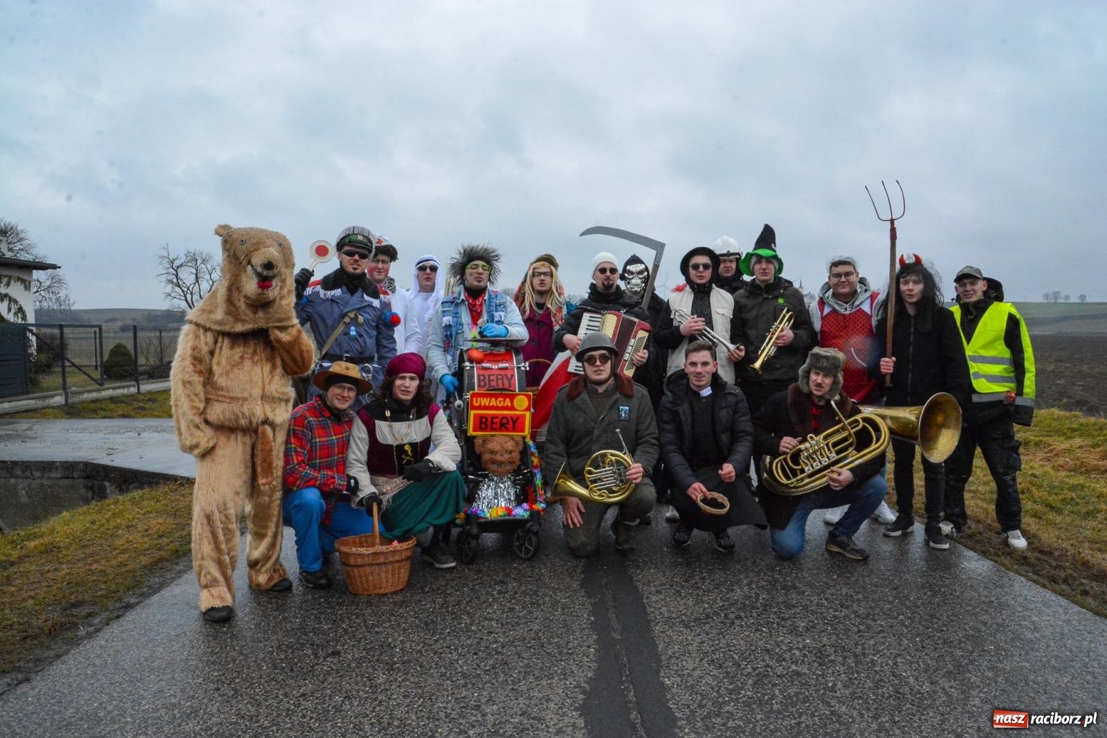 Zdjęcie w galerii na portalu naszraciborz.pl: Bery z parafii Sławików żegnają karnawał [FOTO i WIDEO] wiadomości z regionu