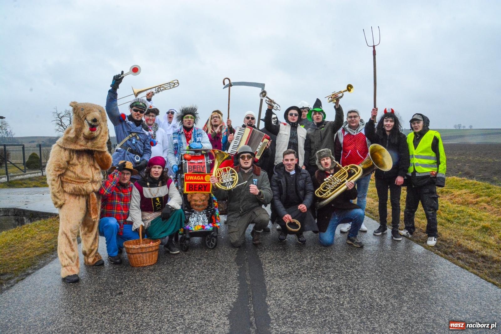 Zdjęcie w galerii na portalu naszraciborz.pl: Bery z parafii Sławików żegnają karnawał [FOTO i WIDEO] wiadomości z regionu