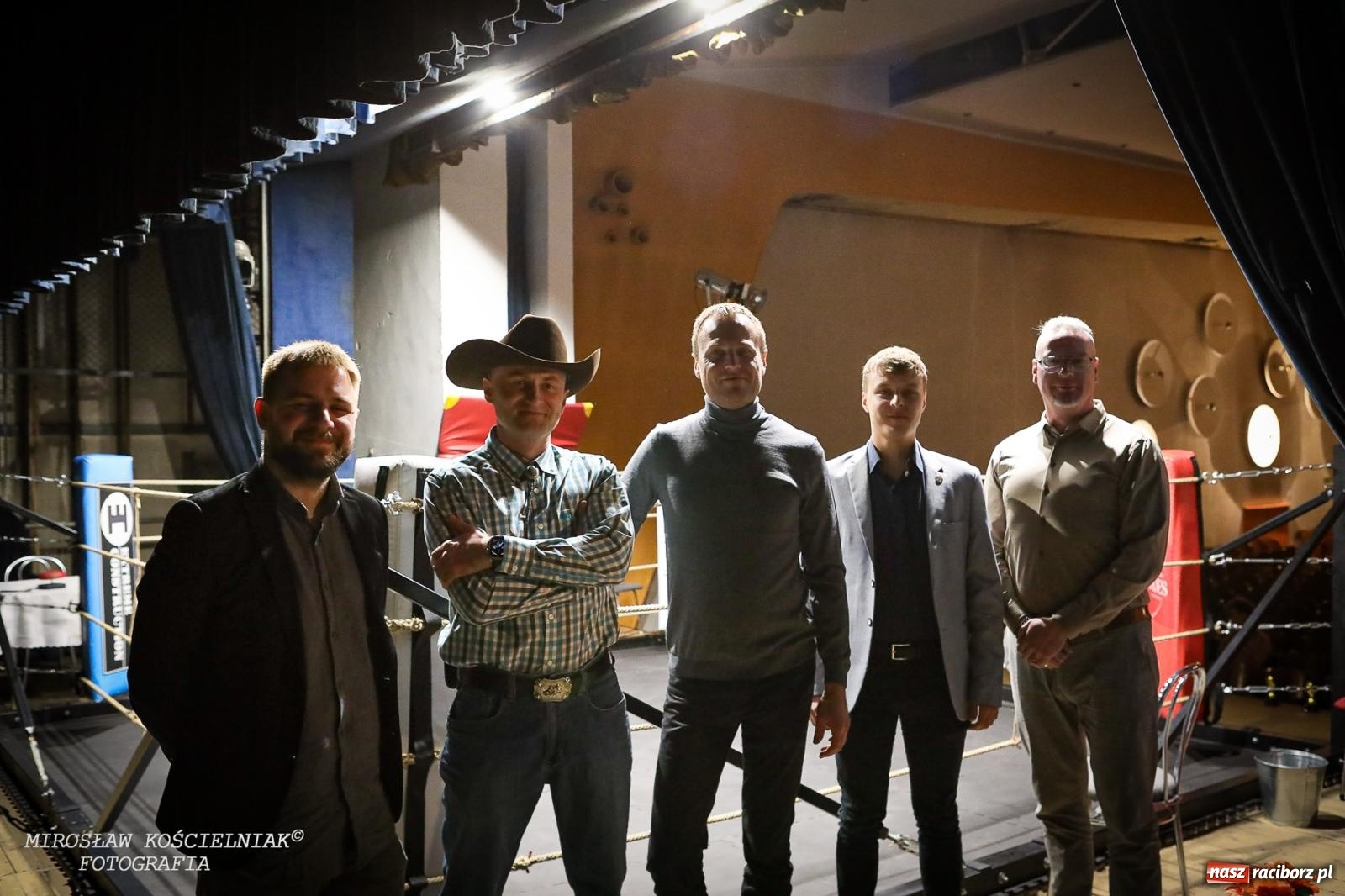 Zdjęcie w galerii na portalu naszraciborz.pl: Bokserskie show w retro stylu – niezapomniana gala w Kietrzu [FOTO i WIDEO] wiadomości z regionu