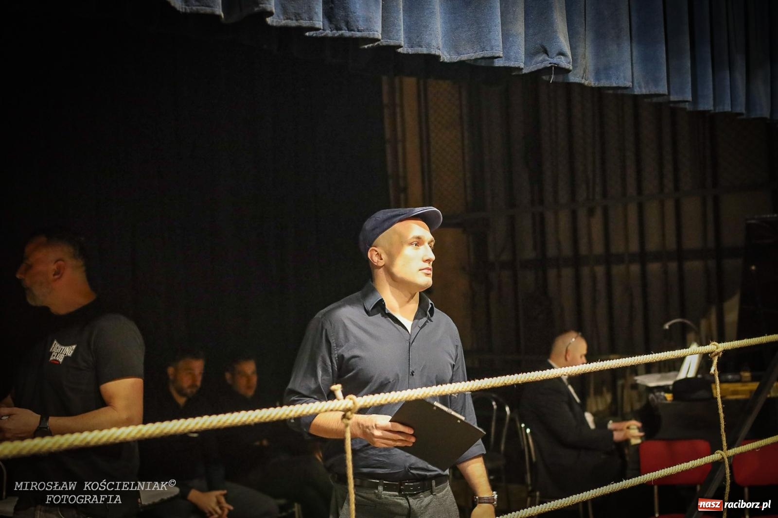 Zdjęcie w galerii na portalu naszraciborz.pl: Bokserskie show w retro stylu – niezapomniana gala w Kietrzu [FOTO i WIDEO] wiadomości z regionu
