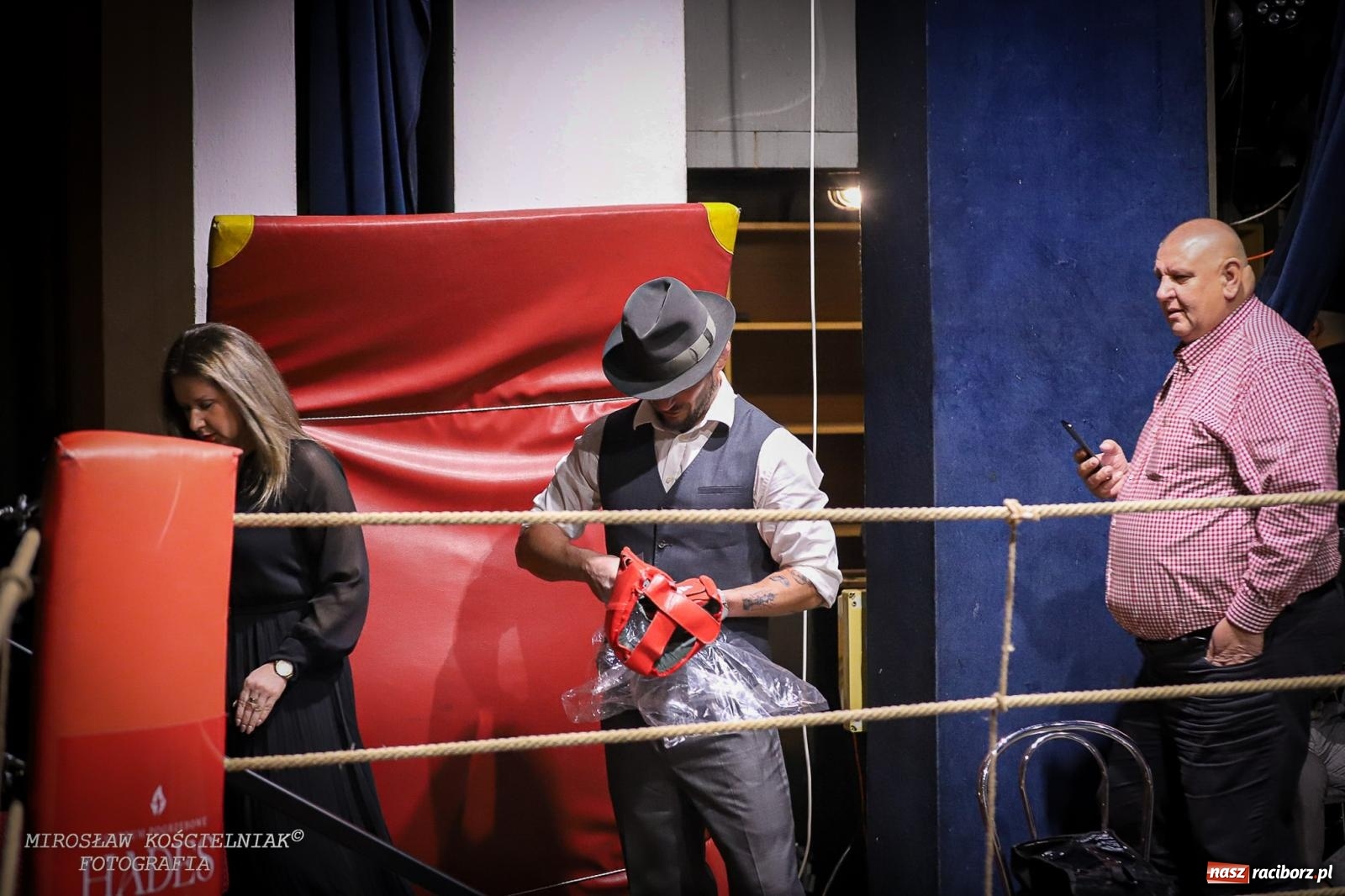 Zdjęcie w galerii na portalu naszraciborz.pl: Bokserskie show w retro stylu – niezapomniana gala w Kietrzu [FOTO i WIDEO] wiadomości z regionu