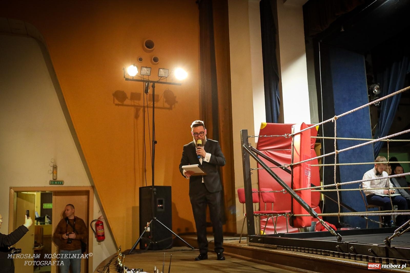 Zdjęcie w galerii na portalu naszraciborz.pl: Bokserskie show w retro stylu – niezapomniana gala w Kietrzu [FOTO i WIDEO] wiadomości z regionu