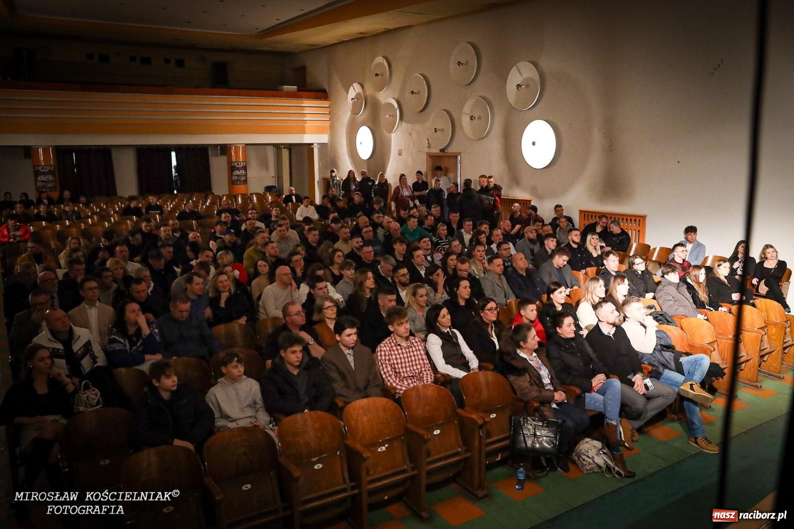 Zdjęcie w galerii na portalu naszraciborz.pl: Bokserskie show w retro stylu – niezapomniana gala w Kietrzu [FOTO i WIDEO] wiadomości z regionu