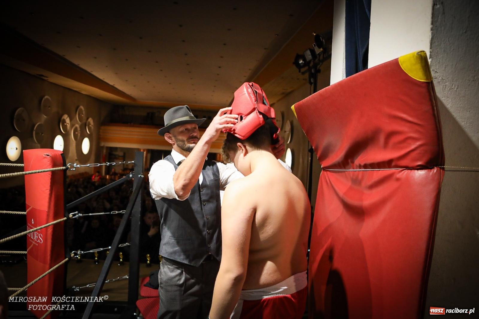 Zdjęcie w galerii na portalu naszraciborz.pl: Bokserskie show w retro stylu – niezapomniana gala w Kietrzu [FOTO i WIDEO] wiadomości z regionu