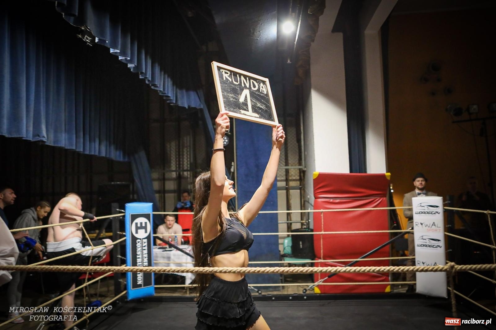 Zdjęcie w galerii na portalu naszraciborz.pl: Bokserskie show w retro stylu – niezapomniana gala w Kietrzu [FOTO i WIDEO] wiadomości z regionu