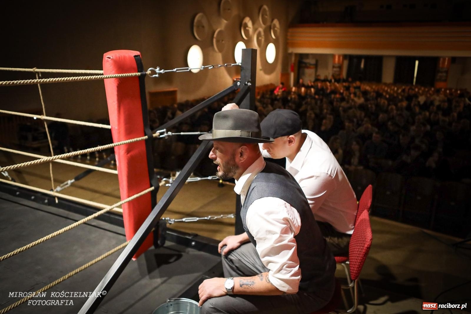 Zdjęcie w galerii na portalu naszraciborz.pl: Bokserskie show w retro stylu – niezapomniana gala w Kietrzu [FOTO i WIDEO] wiadomości z regionu
